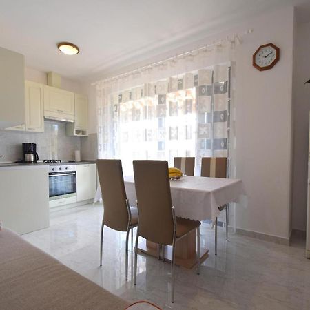 Apartment Biserka Malinska Kültér fotó
